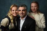 Filminstruktøren Feras Fayyad poserer til Oscar-uddelingen 2020 flankeret af Sigrid Dyekjær og Kirstine Barfod, der begge er chefer hos Danish Documentary.  Foto: Chris Pizzello/Ritzau Scanpix
