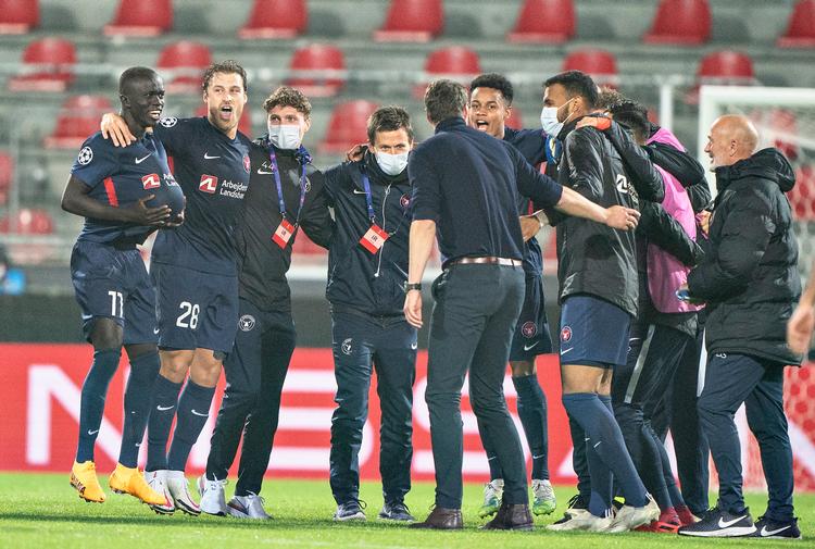     FC Midtjylland fejren sejren i Champions League-playoff i kvalifikationskampen FC Midtjylland mod Slavia Prag på MCH Arena i Herning, onsdag den 30. september 2020.. (Foto: Henning Bagger/Ritzau Scanpix)   Foto: Henning Bagger/Ritzau Scanpix