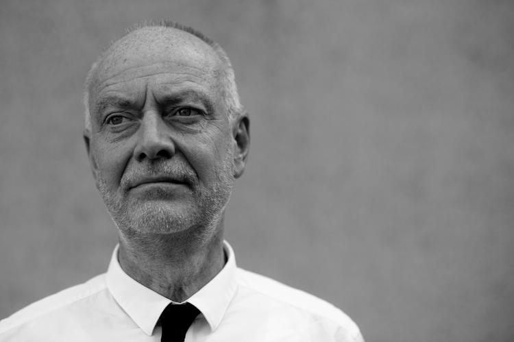 Claus Thomsen ved DBUs hovedkontor i Brøndby. Han savner en mere »faktabaseret dialog« med sundhedsmyndigheder og regering om, hvilke coronatiltag der er økonomisk og sundhedsmæssigt forsvarlige.  Foto: Annika Byrde/POLFOTO