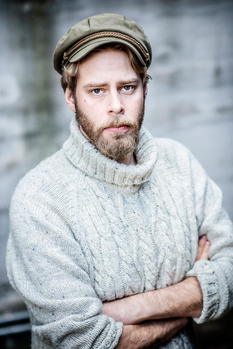Det er den svenske Henrik Evertsson, der står bag dokumentaren og nu risikerer to års fængsel efter med et dykkerhold at være dykket ned til vraget af 'Estonia'. 