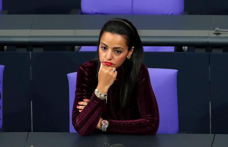 Berlinerpolitikeren Sawsan Chebli vil trække journalisten Roland Tichy i retten for en sexistisk note i hans magasin. Arkivfoto Michael Sohn