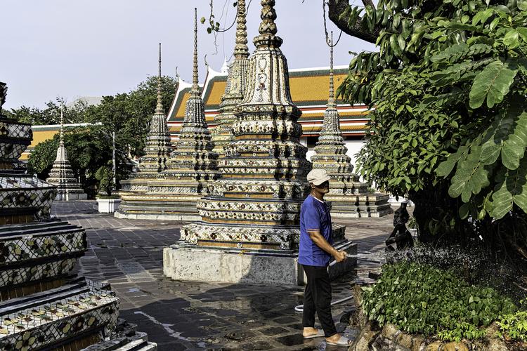De seneste måneder har Thailands kendte turistseværdigheder stort set været øde som her templet Wat Pho i Bangkok. Foto: Claus Blok Thomsen