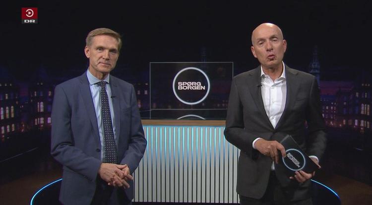 Kristian Thulesen Dahl (DF) gled af på de svære spørgsmål, som Ask Rostrup stillede.  Foto: Framegrab/DR