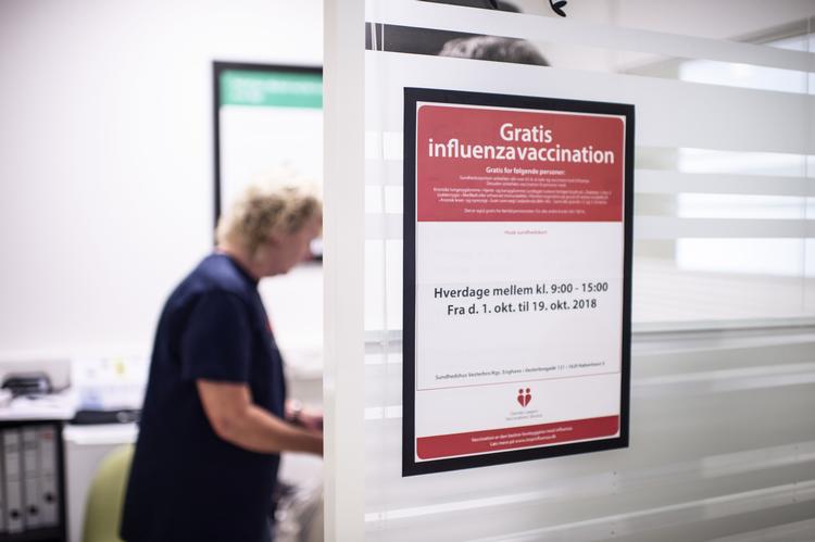 Personer over 65 år og særligt udsatte borgere tilbydes gratis vaccination mod influenza og penumokokker.  Foto: Olivia Loftlund/POLFOTO