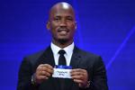 Torsdagens lodtrækning havde deltagelse af nu 42-årige Didier Drogba, der har spillet for to tidligere vindere af Champions League,  Marseille og Chelsea. I 2012 vandt Chelsea over Bayern München i en finale, hvor Drogba udlignede og scorede på det afgørende forsøg i straffesparkskonkurrencen. Foto: Harold Cunningham/Ritzau Scanpix