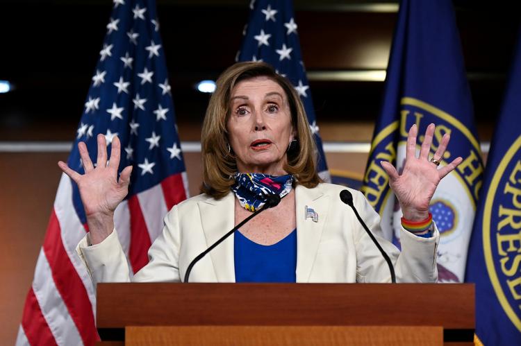 Lederen af Repræsentanternes Hus, Nancy Pelosi, fortsætter forhandlingerne med finansminister Steven Mnuchin om en hjælpepakke til amerikanerne. Foto: Erin Scott/Ritzau Scanpix