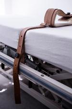 Læger må kun bæltefiksere patienter, hvis de udsætter sig selv eller andre for nærliggende fare. Faren skal være konkret og påviselig. Men Retslægerådet har med sine udtalelser udvidet lægernes muligheder. Det har Menneskerettighedsdomstolen underkendt. Arkivfoto.  Foto: Thomas Emil Sørensen/POLFOTO