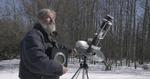 I henved 30 år designede og konstruerede John Shepherd sine egne instrumenter for at nå længere og længere ud i rummet med sine budskaber. Foto: Netflix
