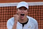19-årige Iga Swiatek fra Polen stod søndag for en stor overraskelse ved French Open, da hun sendte topseedede Simano Halep ud af turneringen i 4. runde. Foto: Martin Bureau/Ritzau Scanpix