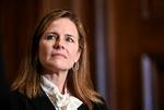 Amy Coney Barrett, præsident Donald Trumps kandidat til ny højesteretsdommer, er nu afhængig af, at mindst to af de tre sygemeldte senatorer når at komme sig inden afstemningen.  Foto: Erin Scott/Ritzau Scanpix