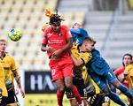 Der var ofte kaotiske scener foran Horsens-målet under søndagens opgør i Superligaen. Men hjemmeholdet tog et point. Foto: Ernst van Norde/Ritzau Scanpix