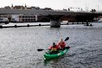 I København kan borgerne låne miljøkajakker, hvis de samler affald op fra vandet under roturen rundt i havnen. Nu vil politikerne begrænse spildevandsudslippene fra et planlagt rensningsanlæg i Sydhavnen. Arkivfoto. Foto: Peter Hove Olesen/POLFOTO