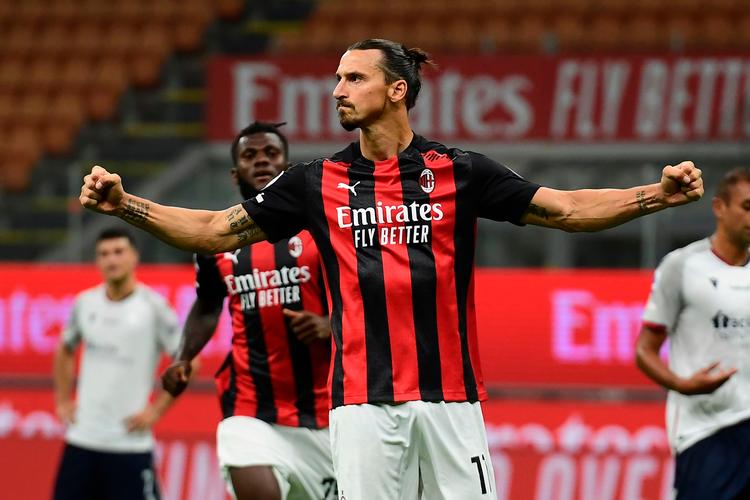  Zlatan Ibrahimovic  har fået en fin start på sin 22. sæson i professionel fodbold med 3 mål i 2 kampe for AC Milan.  Foto: Miguel Medina/Ritzau Scanpix