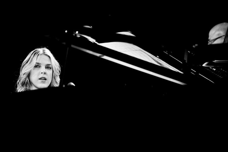 Diana Krall bag sit trofaste flygel ved en tidligere lejlighed i Falconer Salen på Frederiksberg.   Arkivfoto Tobias Selnæs Markussen