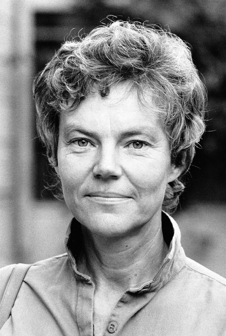 Märta Tikkanen er i centrum for striden mellem hende og hendes datter på den ene side og litteraten Johanna Holmström, der har skrevet en biografi om Tikkanen, på den anden side. Foto: Norstedts
