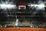 Aldrig før er en kamp sluttet så sent ved French Open, som da Rafael Nadal natten til onsdag mødte den unge italiener Jannik Sinner i Paris. Foto: Martin Bureau/Ritzau Scanpix