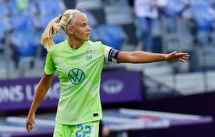 Her er hun, Europas bedste kvindelige fodboldspiller. Og Pernille Harder er ikke nogen overset skikkelse på den danske idrætsscene, slet ikke. Foto: Pool/Ritzau Scanpix