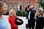 Lotte Rod (th.) satte gang i snebolden, der onsdag aften betød et farvel til Morten Østergaard som politisk leder af Radikale Venstre. Foto: Jens Dresling/POLFOTO