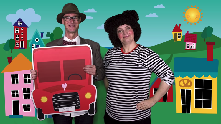 Popsi og Krelles version af 'Hjulene på bussen' som set på YouTube.  Foto: Screenshot fra Facebook