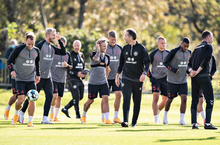 Kasper Hjulmand har positive problemer med udvælgelsen af den optimale startopstilling, fordi flere end nogensinde byder sig kvalificeret til.  Foto: Henning Bagger/Ritzau Scanpix