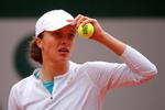 Iga Swiatek vandt torsdag i overbevisende stil sin semifinale ved French Open og skal for første gang spille om et grand slam-trofæ.   Foto: Charles Platiau/Ritzau Scanpix
