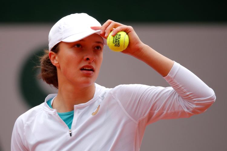 Iga Swiatek vandt torsdag i overbevisende stil sin semifinale ved French Open og skal for første gang spille om et grand slam-trofæ.   Foto: Charles Platiau/Ritzau Scanpix