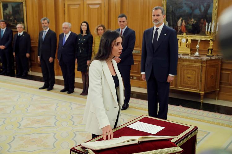 Spaniens ligestillingsminister Irene Montero mener, at spanske kvinder med det nye forslag får retten til deres egen krop.  Foto: Pool New/Ritzau Scanpix