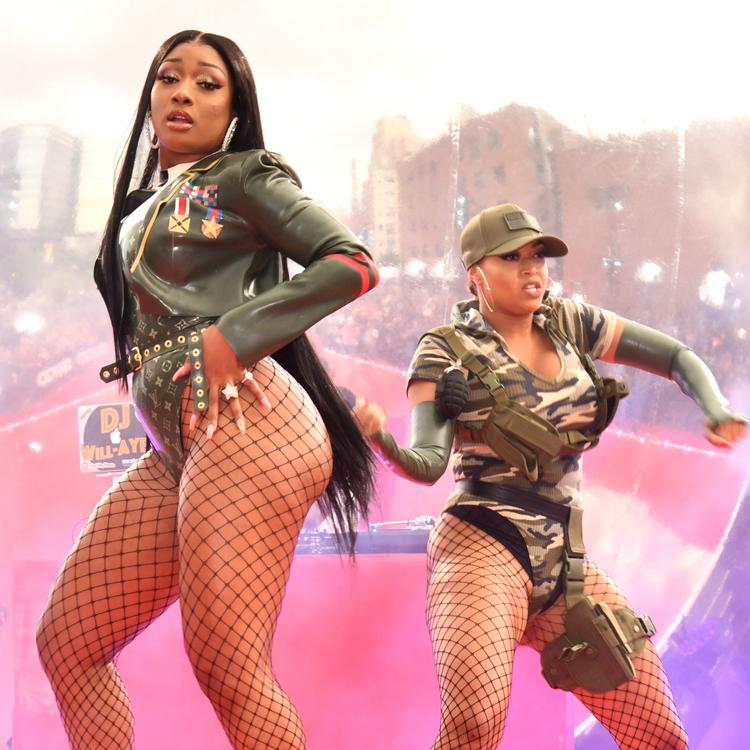 Megan Thee Stallion optræder her til MTV Video Music Awards i 2019. Foto: Charles Sykes/Ritzau Scanpix