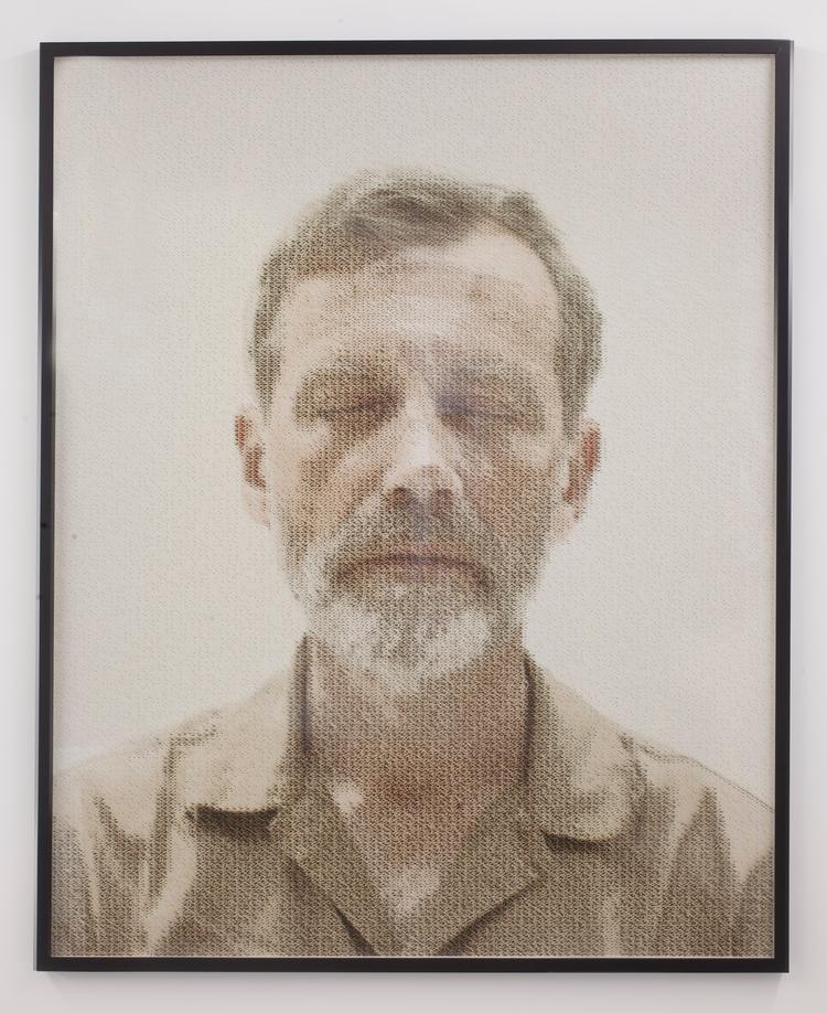 Ja, det er Mikkel Bogh, direktør for SMK, som vi ser - og endda med lukkede øjne. Men apropos øjne: fotografiet består af tusinder af små øjne. Foto: Specta
