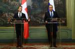  Kontant. I udenrigsministeriets overdådige lokaler blev Jeppe Kofod og Sergej Lavrov mest enige om at være meget uenige.  Foto: Russian Foreign Ministry/Ritzau Scanpix