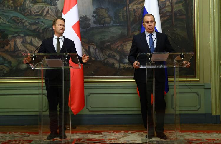  Kontant. I udenrigsministeriets overdådige lokaler blev Jeppe Kofod og Sergej Lavrov mest enige om at være meget uenige.  Foto: Russian Foreign Ministry/Ritzau Scanpix