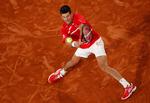 Novak Djokovic havde matchbold i tredje sæt, men måtte alligevel genem fem sæt, før sejren fredag aften var hjemme.  Foto: Gonzalo Fuentes/Ritzau Scanpix