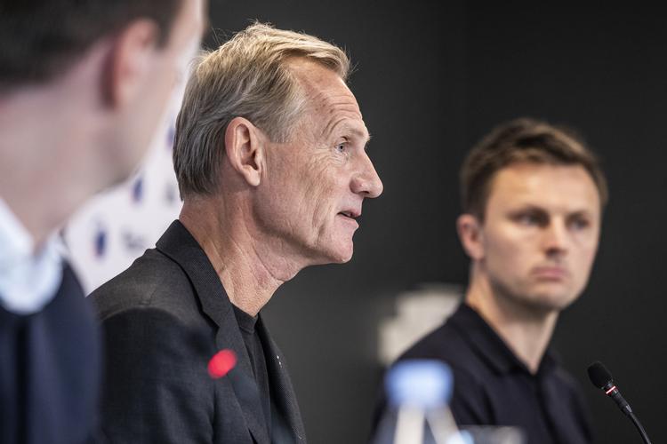 Bestyrelsesformand Bo Rygaard og tidligere FCK spiller og bestyrelsesmedlem William Kvist i Parken til formiddag, hvor de holdt pressemøde efter fyringen af Ståle Solbakken som manager.  Foto: Olafur Steinar Gestsson/Ritzau Scanpix