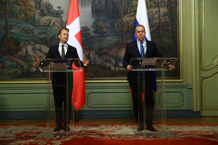     Russian Foreign Minister Sergei Lavrov and Danish counterpart Jeppe Kofod attend a news conference in Moscow, Russia October 9, 2020. Russian Foreign Ministry/Handout via REUTERS ATTENTION EDITORS - THIS IMAGE WAS PROVIDED BY A THIRD PARTY.NO RESALES.NO ARCHIVES. MANDATORY CREDIT.   Foto: Russian Foreign Ministry/Ritzau Scanpix