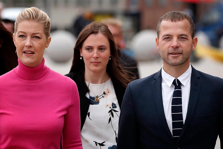 Katrine Robsøe (i midten i baggrunden) bad Sofie Carsten Nielsen (tv.) om ikke at gå videre med, at hun følte sig krænket af Morten Østergaard (th.). Derfor har den nyslåede radikale leder tiet om sagen indtil nu. Arkivfoto Jens Dresling