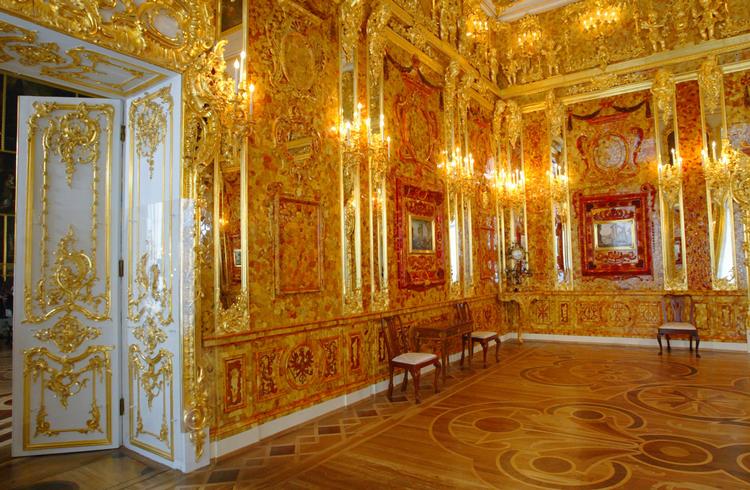 En rekonstruktion af ravkammeret kan i dag ses i Katharinapaladset syd for Sankt Petersborg.  Arkivfoto Alexander Zemlianchenko/Ritzau Scanpix