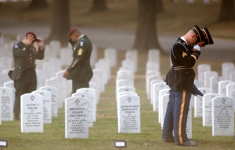     Farvel. Joe Biden deler Donald Trumps skepsis overfor de store landkrige. Begge vil begrænse antallet af nye soldatergrave på Arlington kirkegården i Virginia.
 Foto: Douliery Olivier/abaca/Ritzau Scanpix