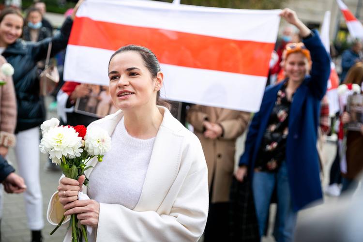 Eksil. Svetlana Tikhanovskaja blev tvunget ud af Hviderusland og lever nu i eksil i Litauen. 10. oktober deltog hun i Vilnius i en støttemarch for de hviderussiske kvinder.
  Foto: Zygimantas Gedvila via www.imago-images.de/Ritzau Scanpix