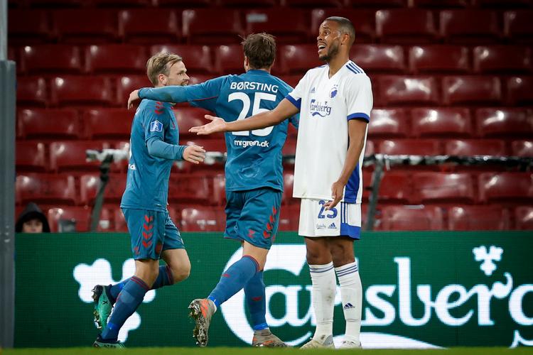 Hjemvendte Mathias 'Zanka' Jørgensen skælder ud, efter at FCK er kommet bagud med 1-0 mod AaB. Foto: Jens Dresling/POLFOTO