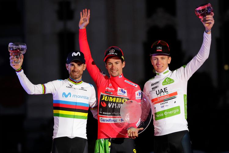 På sidste års Vuelta-podie flankeredes Primoz Roglic af Alejandro Valverde (t.v.) og sin slovenske landsmand Tadej Pogacar, der ikke er med i år.
 Foto: Manu Fernandez/Ritzau Scanpix