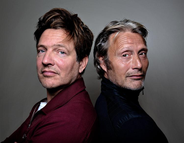 En halv million har allerede set Thomas Vinterbergs tankevækkende komediedrama med en Mads Mikkelsen (th.) i absolut topform, og også de andre danske film ser ud til at klare sig rigtig godt. Foto: Martin Lehmann/POLFOTO