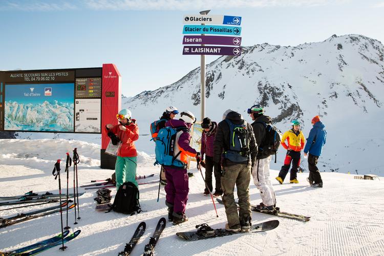 Frankrig er et af de talrige lande, hvor vinterens skiferie lige nu er i risiko for ikke at blive til noget. Her er det Val d'Isère. Foto: Thomas Borberg/POLFOTO