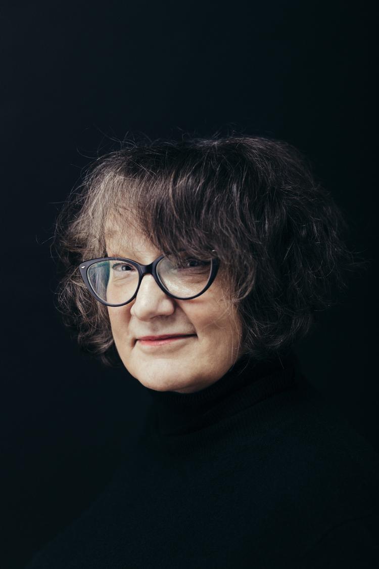 Monika Fagerholm er nomineret til Nordisk Råds Litteraturpris for romanen 'Hvem slog Bambi ihjel?' om en sexforbrydelse blandt Finlands overklasse. Og det er der god grund til, skal man tro Politikens anmelder. 