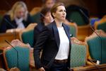 Sager om krænkelser bør afklares i et professionelt rum, mener statsminister Mette Frederiksen. I Socialdemokratiet er det hos et advokatfirma, der dog ikke skal fælde dom. Foto: Jens Dresling/POLFOTO