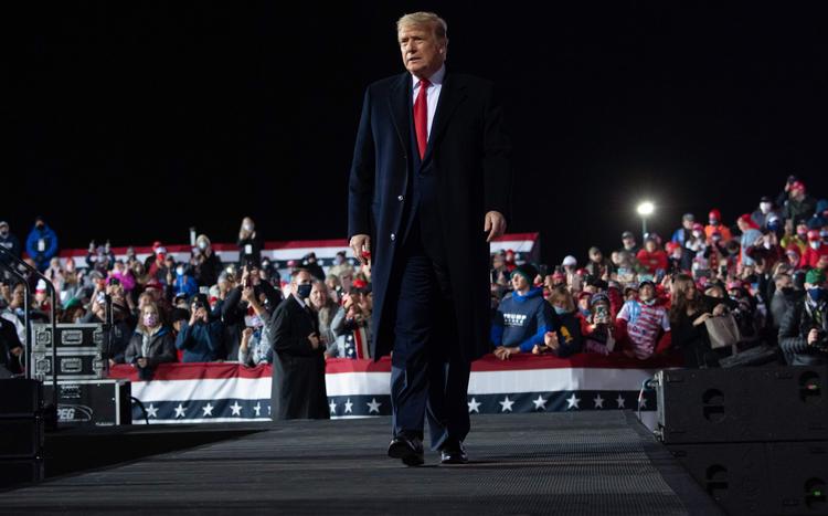 Med under to uger til det amerikanske valg var præsident Trump natten til onsdag dansk tid i Erie, Pennsylvania, for at tale ved et vælgermøde. Staten gik snævert til Trump ved valget i 2016. Foto: Saul Loeb/Ritzau Scanpix