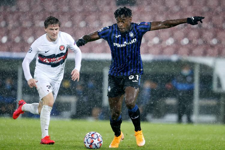 Duvan Zapata voldte store problemer for FC Midtjylland, og den colombianske angriber scorede til 1-0 for Atalanta i den danske klubs Champions League-debut. Foto: Jens Dresling/POLFOTO
