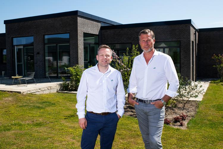 HusCompagniet, her med adm. direktør Martin Ravn-Nielsen (th.) og finansdirektør Mads Dehlsen Winther, er på vej mod en børsnotering. Foto: Gregers Tycho