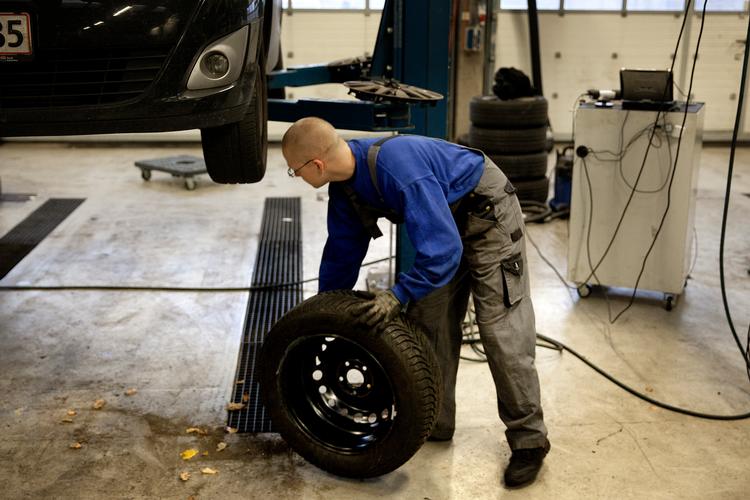 Milde vintre medfører mulighed for et alternativ til de evige skift mellem sommer- og vinterdæk  Foto: Finn Frandsen/POLFOTO
