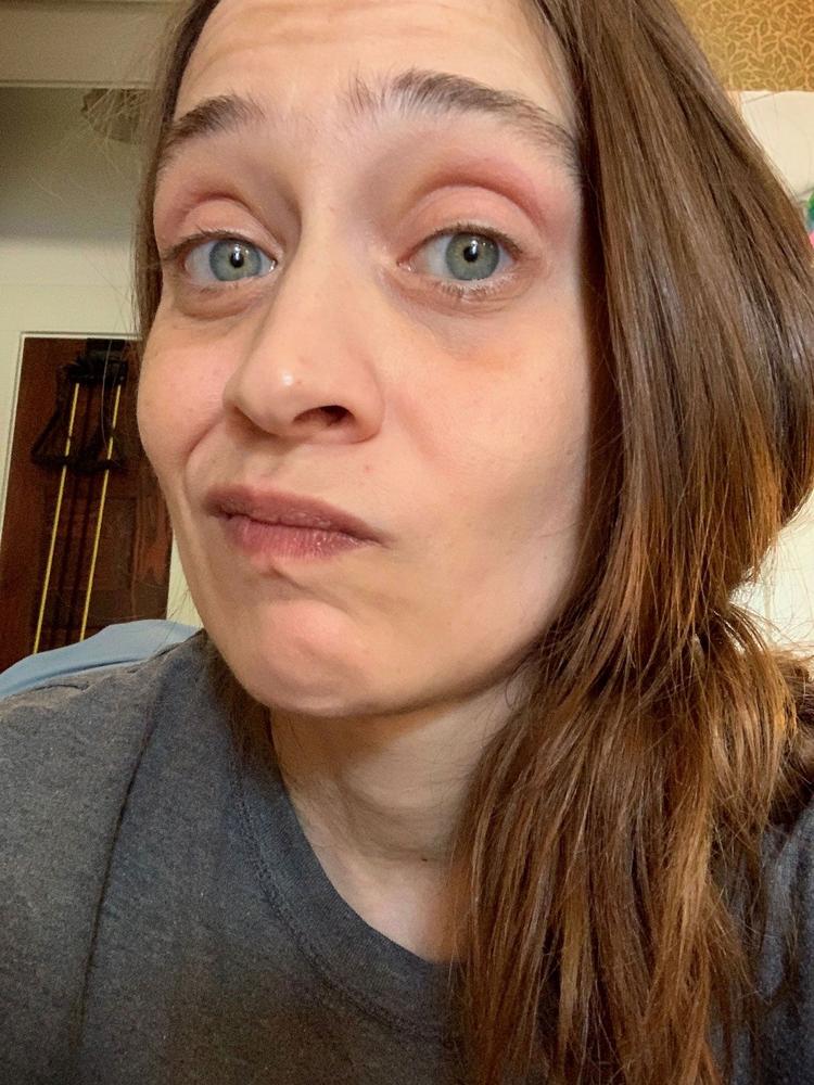 Fiona Apple er en af de kvinder, der skriver en blodrød modstand mod Donald Trump ind i sine rodede og inspirerende sange. Foto: Fiona Apples egen selfie