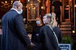 Mundbind og forsamlingsforbud. Det er to af de coronaknapper, som regeringen forventes at trykke på, når statsminister Mette Frederiksen (S) i aften holder pressemøde. Foto: Marius Renner/POLFOTO